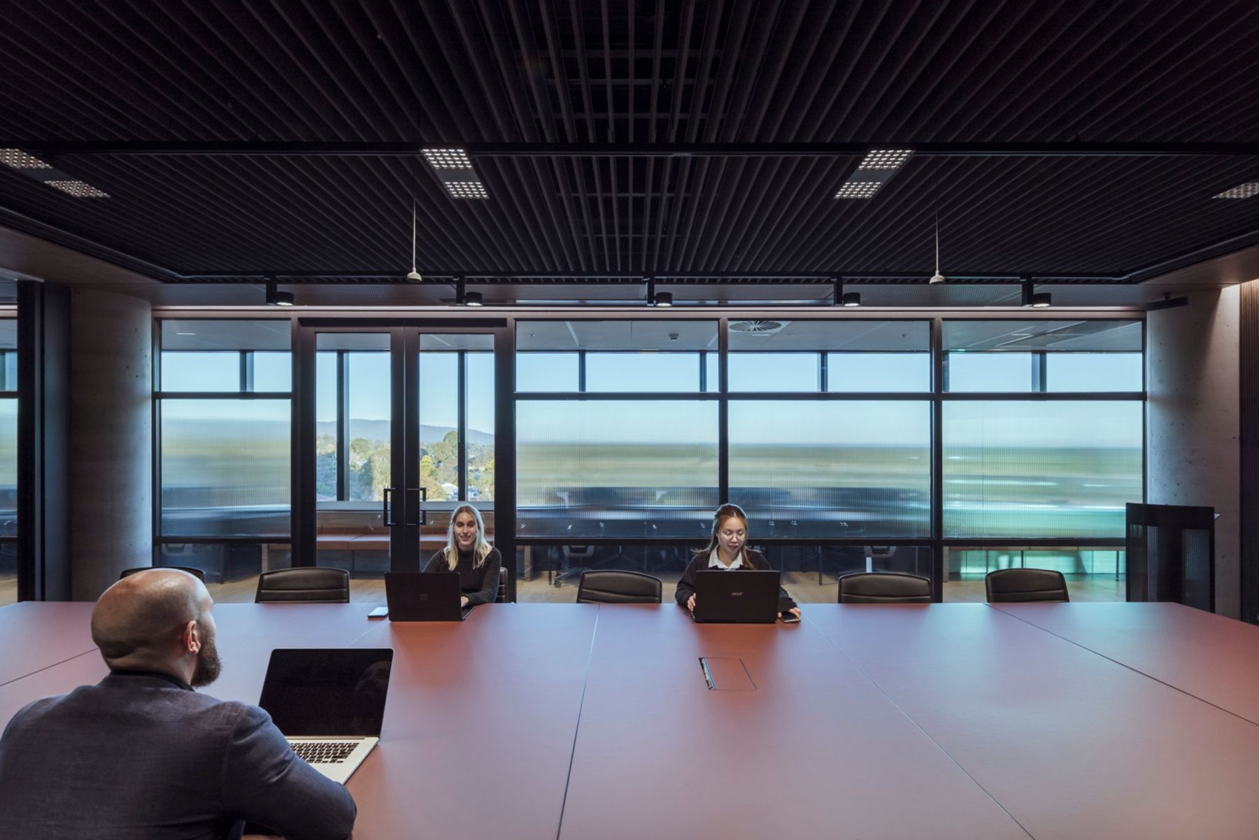VicRoads Ringwood Office, Melbourne. Architecture: Peckvonhartel, Melbourne. Lighting design: Buckford Illumination Group, Melbourne. Partner: ADP Consulting, Melbourne. Photography: Jackie Chan, Sydney.