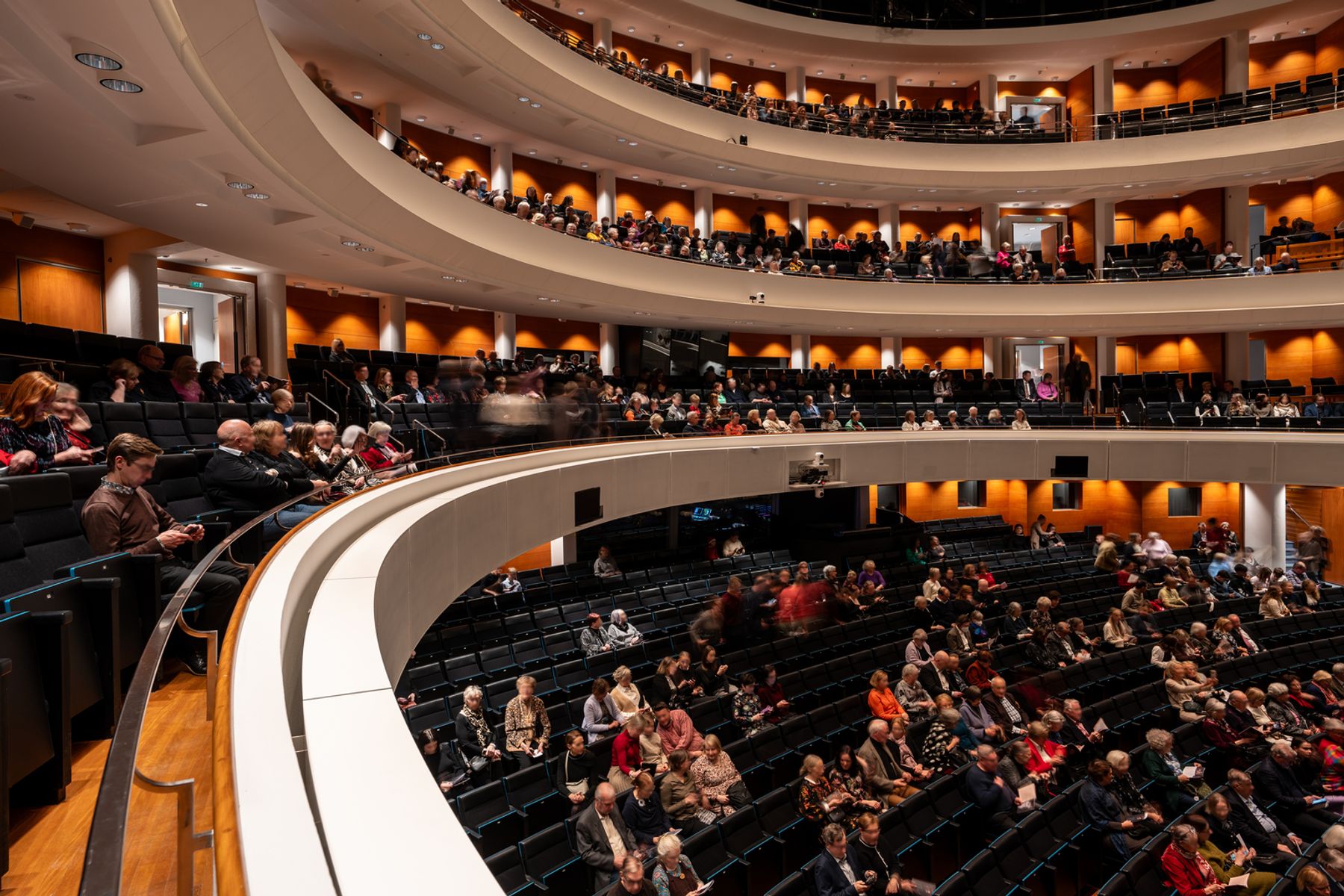 Helsinki Opera House. Architecture: Eero Hyvämäki, Jukka Karhunen, Risto Parkkinen, Helsinki; Electrical Planning: Reijo Lehtimäki, Ramboll Finland. Lighting design: Kaisa Lindstedt, Ramboll Finland; Electrical Planning: Reijo Lehtimäki, Ramboll Finland. Photography: Tomasz Majewski.