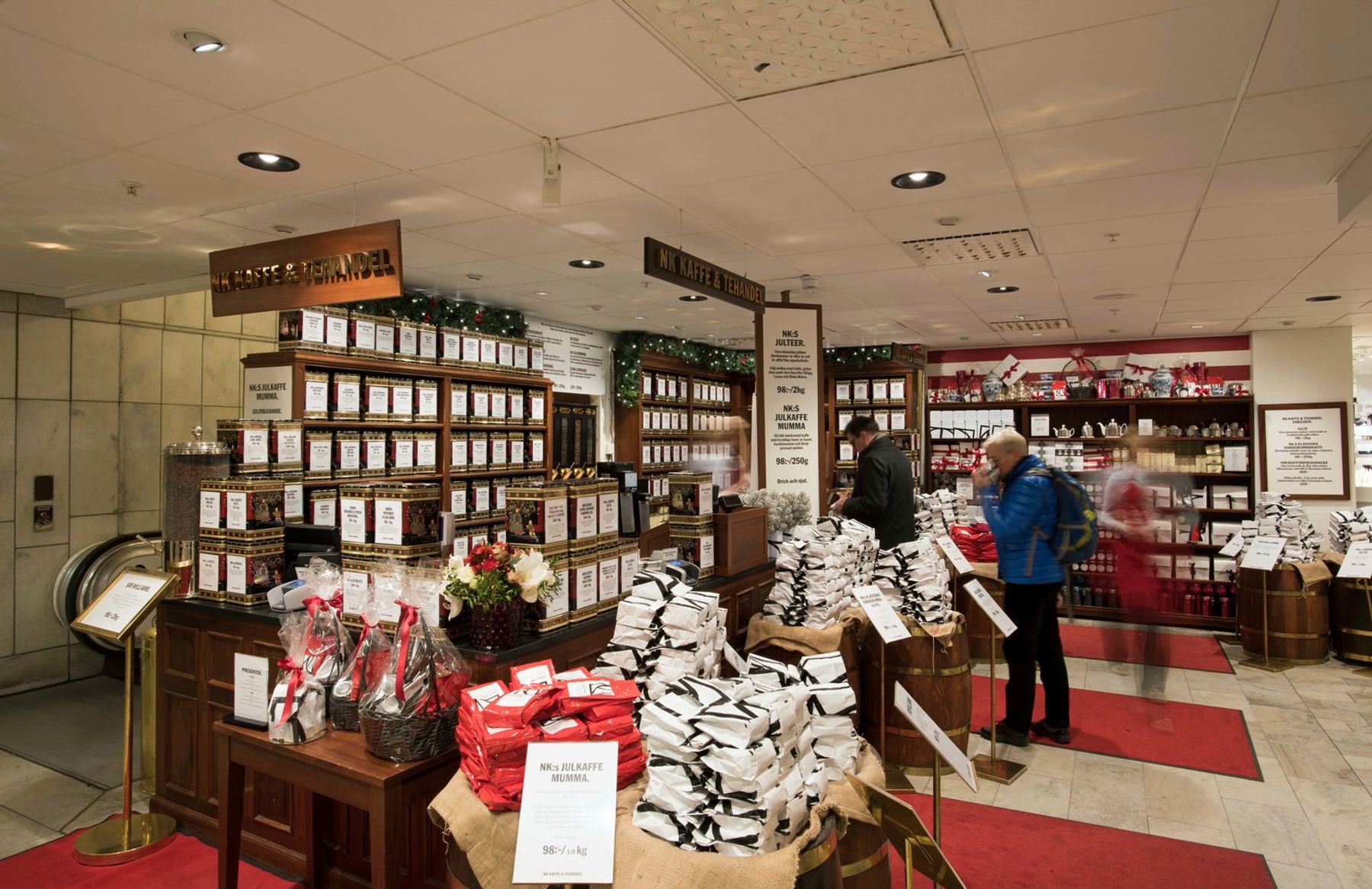 NK Kaffe & Tehandel, Stockholm. Lighting design: Oscar Nyström Lighting Design, Stockholm. Photography: Johan Elm, Stockholm.