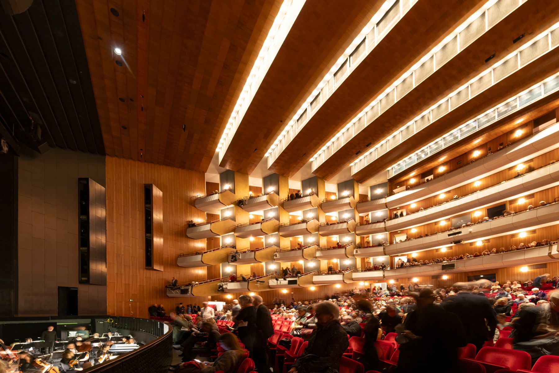Hamburg State Opera, Hamburg. Lighting design: ITGT Ingenieurteam Elektrotechnik GmbH & Co. KG, Kiel Interior. Photography: Frieder Blickle.