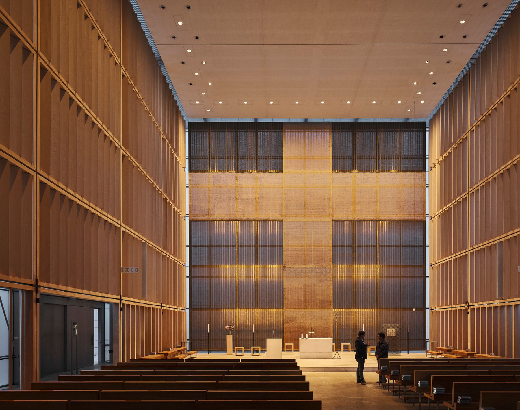 Herz Jesu Church, Munich. Architecture: Allmann Wappner Architekten. Electrical engineering: Planungsgesellschaft Silberbauer GmbH & Co. KG.Lighting design: George Sexton / Michael Schmidt. Electrical installation: Elektro Rossmanith. Photography: David Schreyer.