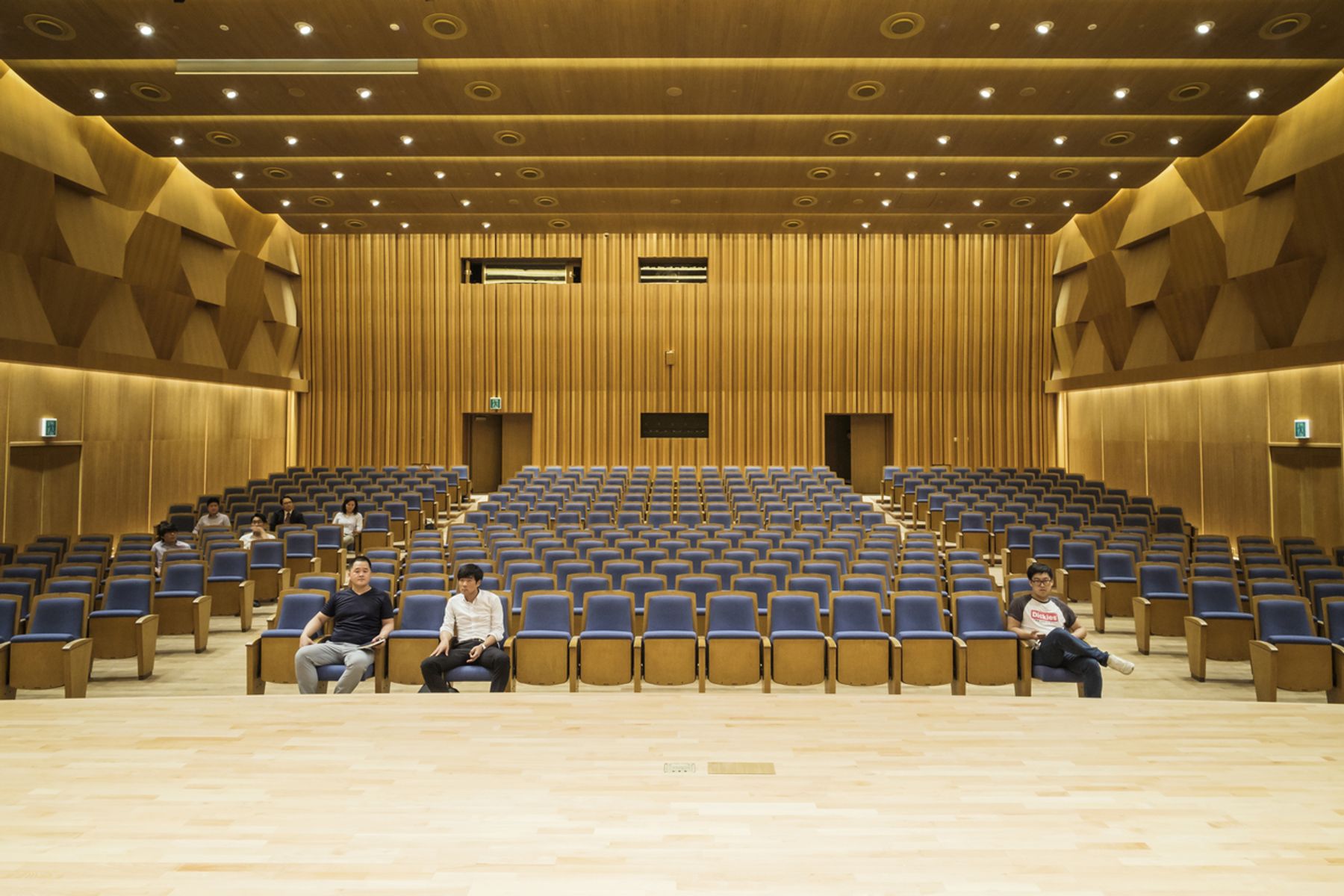 Kumho Art Hall, Seoul. Architecture: Gansam Architects & Partners, Seoul. Lighting design: ULP Co. Ltd., Seoul. Photographer: Sebastian Mayer, Berlin.
