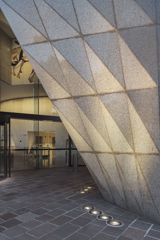 1 Spring Street, Melbourne: Facade detail with ERCO Tesis in-ground luminaires.