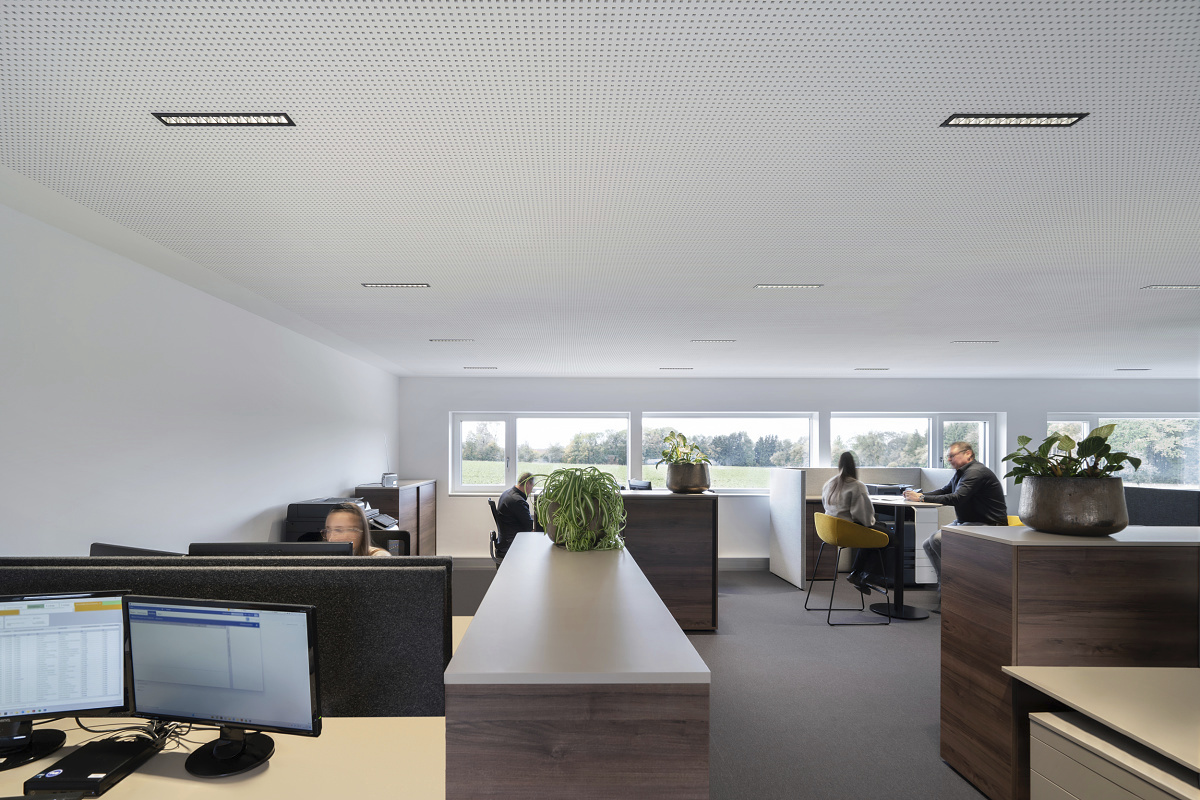 Aigner Transporte office featuring Compar recessed LED luminaires for uniform lighting.