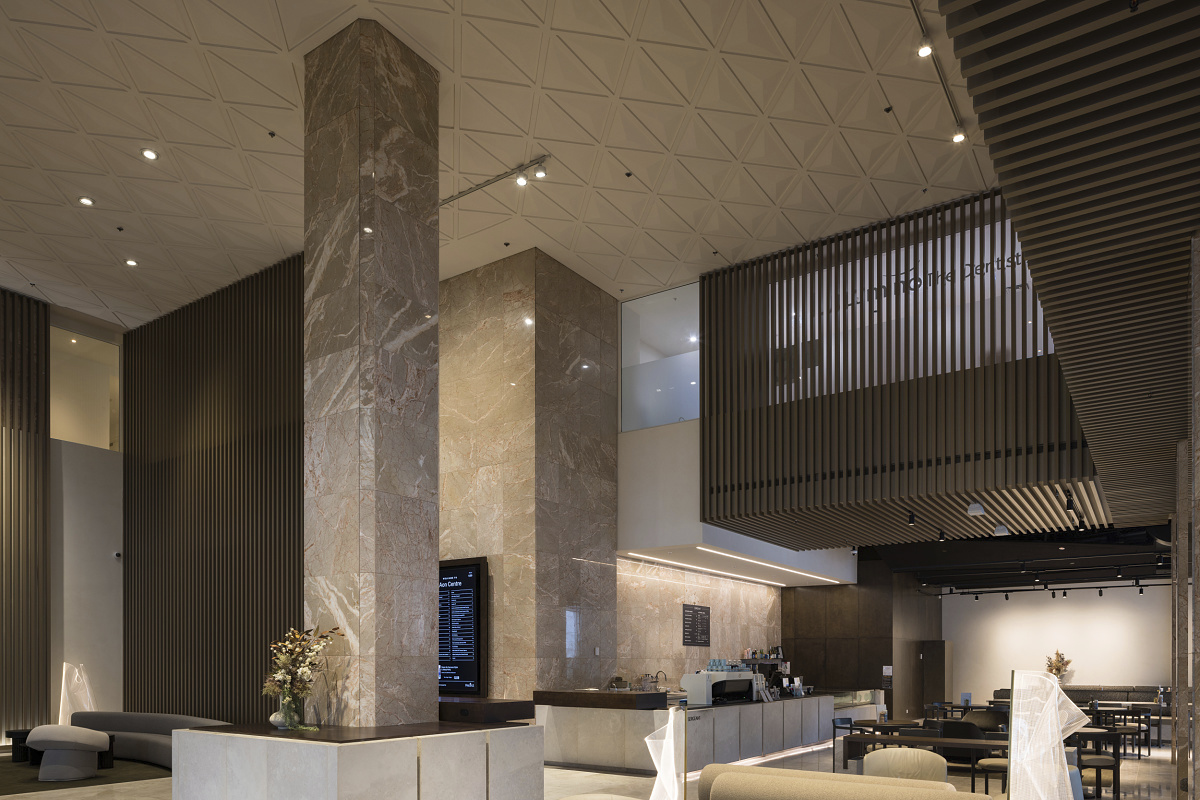 AON Lobby Auckland: LED spotlights and downlights illuminate high rooms and corridors.