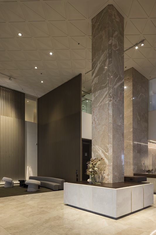 AON Lobby in Auckland features ERCO LED lighting for high walls and corridors.