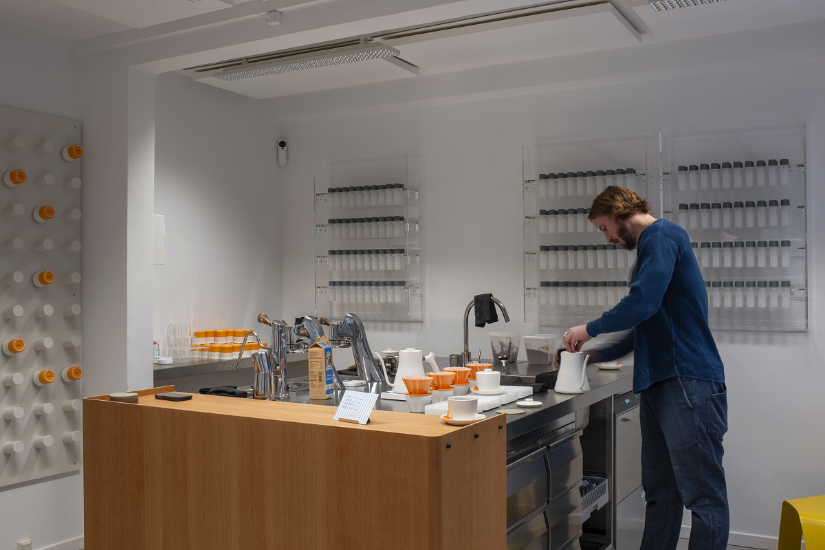 April Coffee Roasters in Copenhagen, featuring flexible ERCO Jilly track downlights.