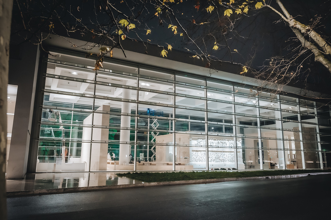 Ara Pacis Museum in Rome, illuminated by ERCO LED spotlights for enhanced perception and energy savings.