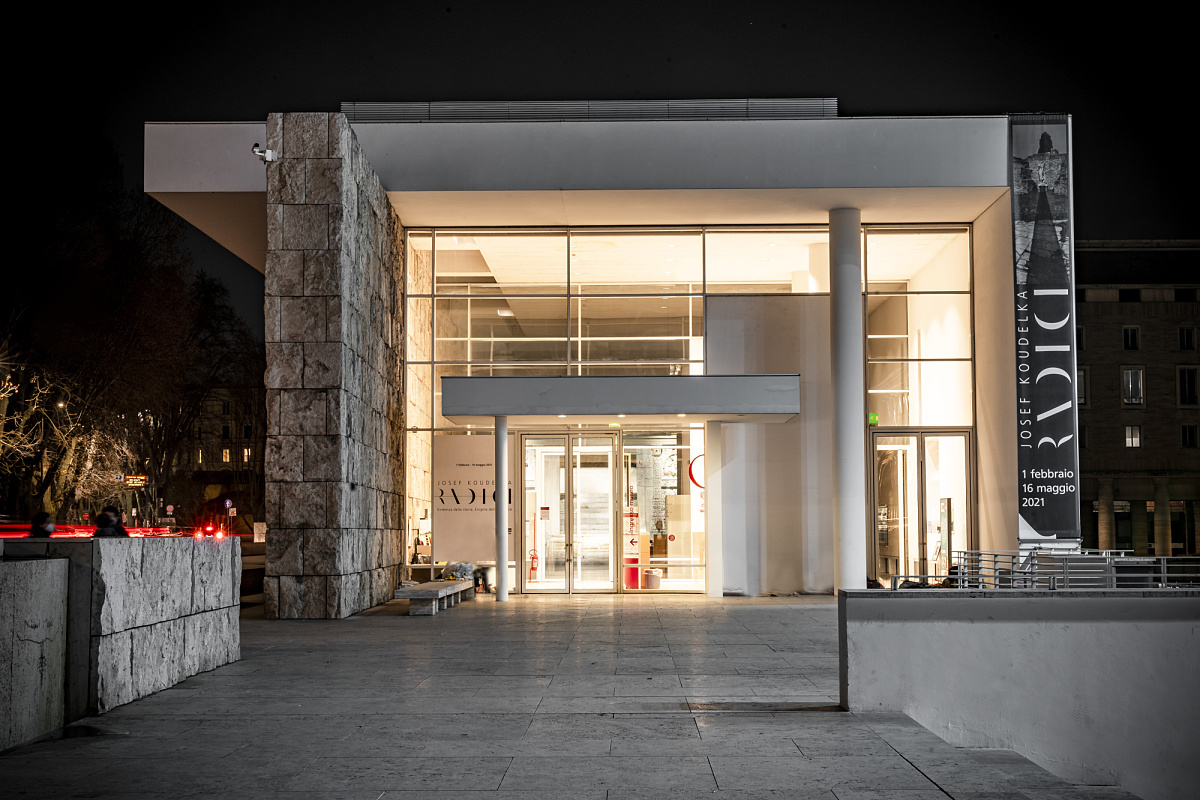 Ara Pacis Museum in Rome, illuminated by ERCO LEDs for enhanced perception and energy efficiency.