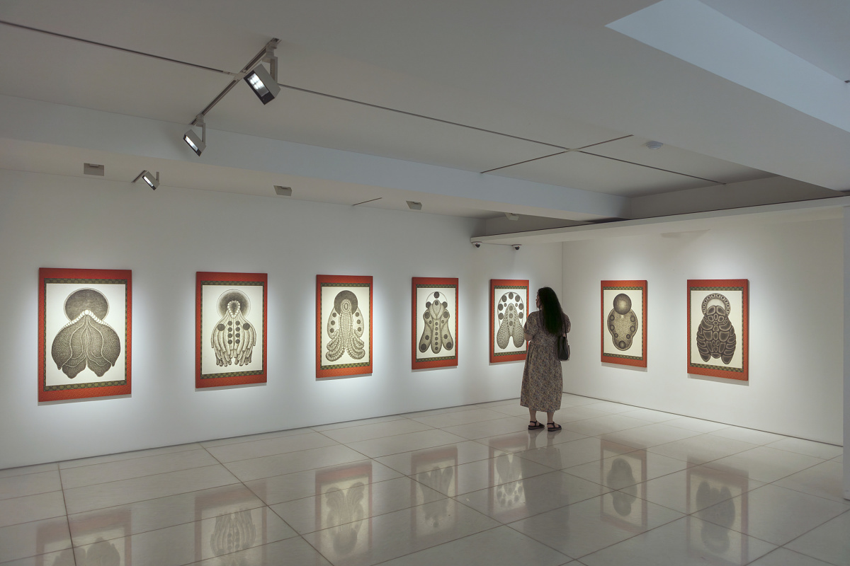 ERCO Jilly downlights illuminate art at Arario Gallery, Seoul.