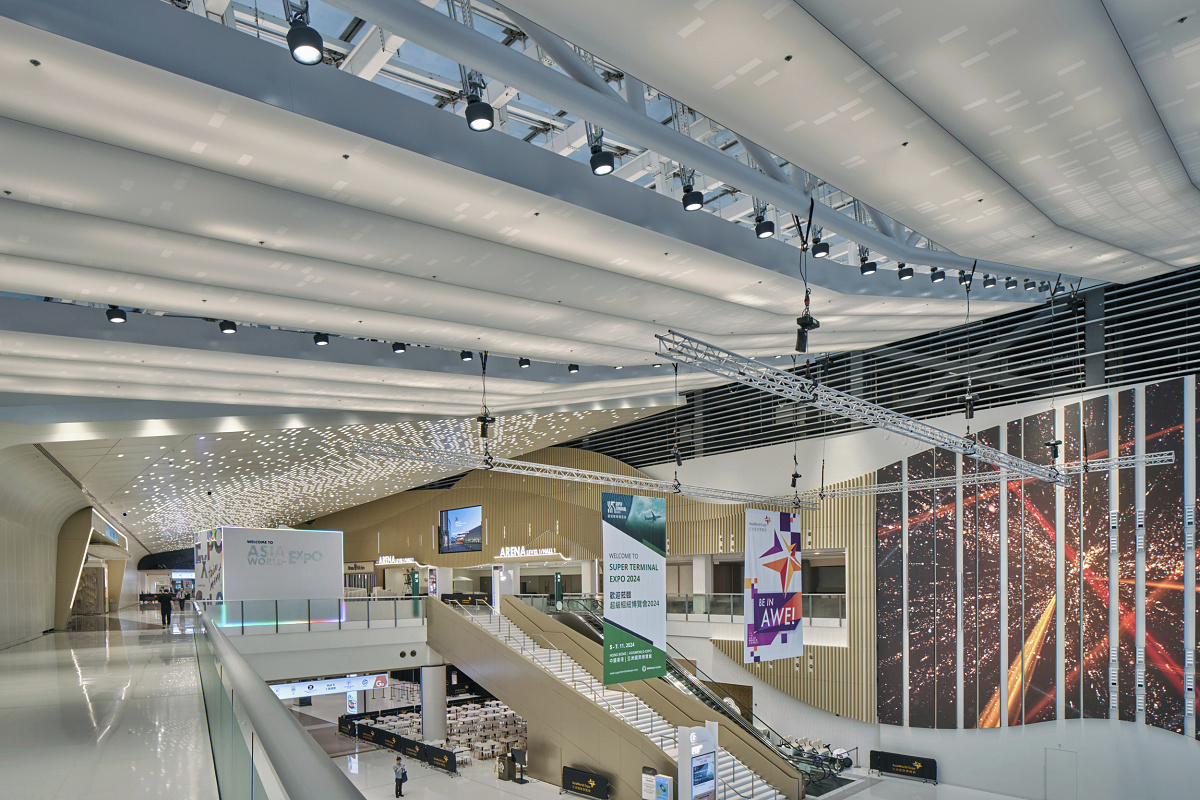 ERCO Kona floodlights illuminate the Asia World-Expo East Entrance Lobby in Hong Kong, providing powerful high-ceiling lighting.