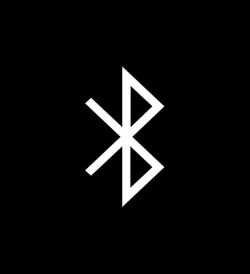 Bluetooth symbol for Axis recessed spotlight connectivity.