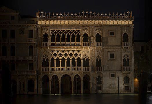 The Ca dOro in Venice, illuminated by ERCO LED facade lighting.