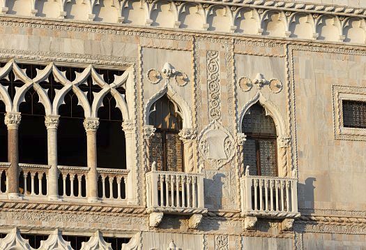 Ca dOro facade with ERCO LED lighting, Venice. Highlighting Gothic and Renaissance architectural details.