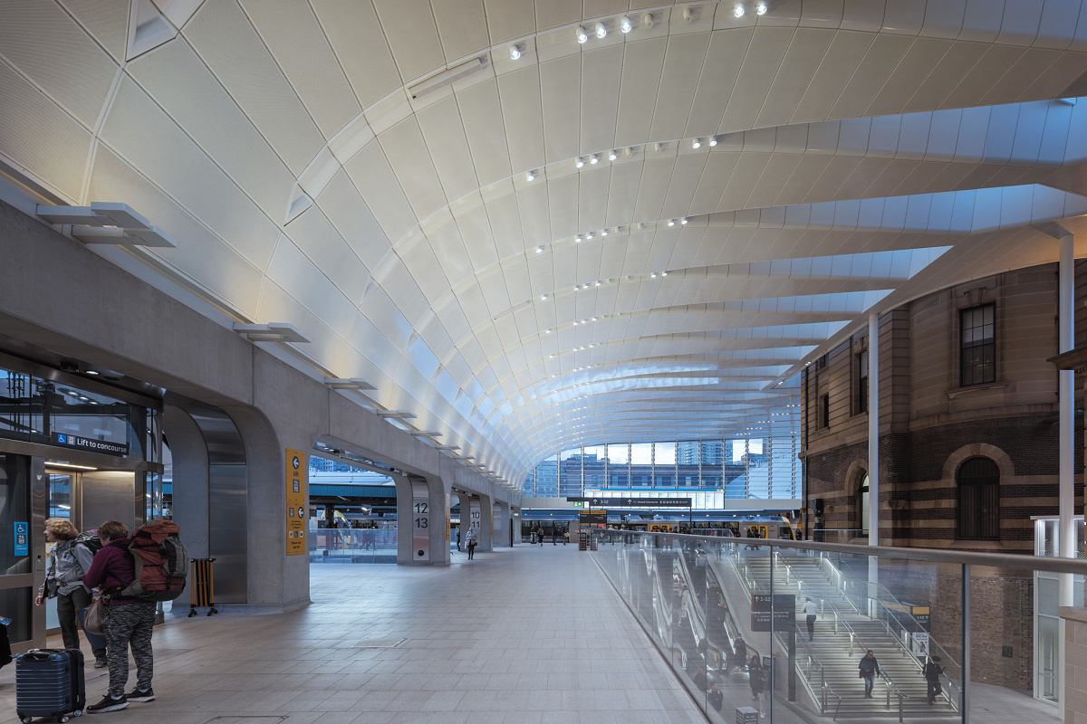 Interior of Sydneys Central Station featuring ERCO Lightscan tunable white lighting.