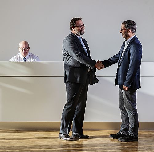 ERCO suppliers: Two men shaking hands, symbolizing a partnership.