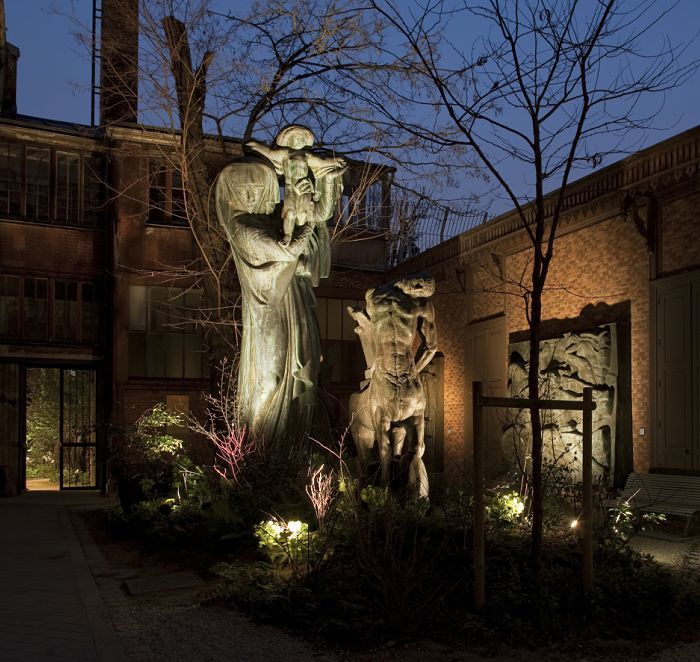 Outdoor sculptures illuminated with ERCO lighting, enhancing art in museum and public spaces.