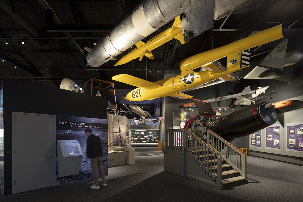Cradle of Aviation Museum exhibit in New York, featuring ERCO LED lighting for energy efficiency.