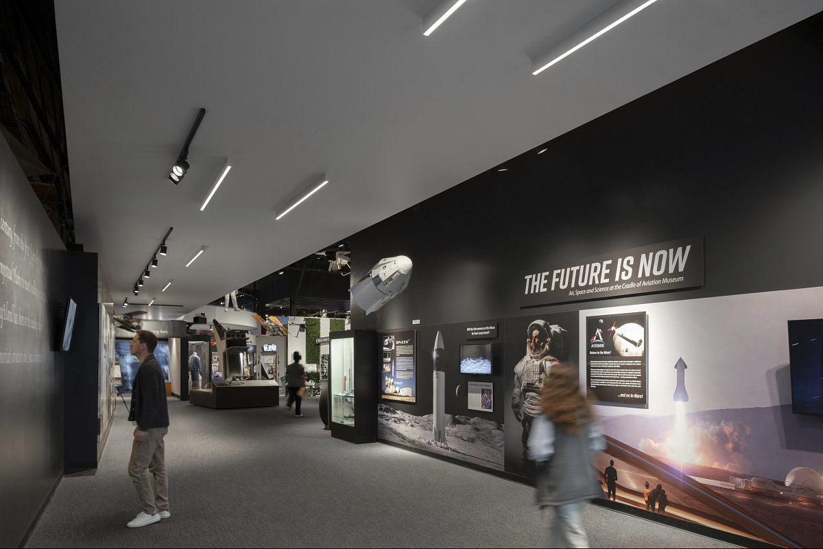 ERCO LED lighting at the Cradle of Aviation Museum, New York, for energy-efficient exhibitions.