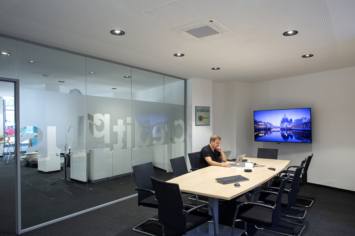 Creditplus Bank AG office featuring ERCO Skim downlights for ambient lighting.