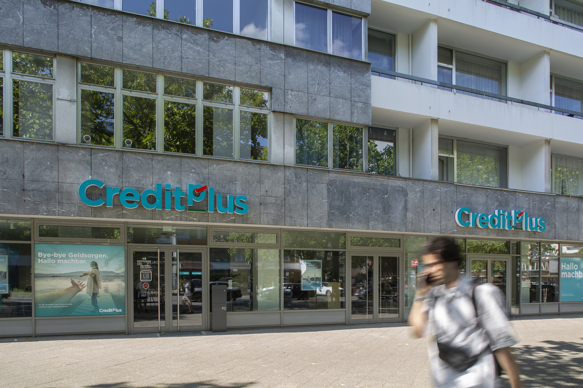 Creditplus Bank AG facade in Berlin, featuring ERCO lighting for enhanced ambiance.