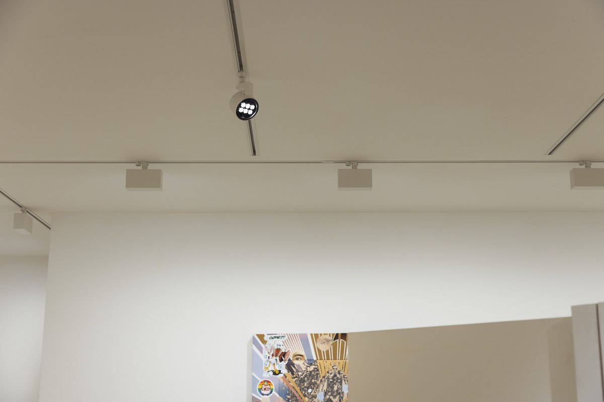 ERCO Pantrac spotlight on a track in Daisy Gallery, Jeju, for flexible exhibit lighting.