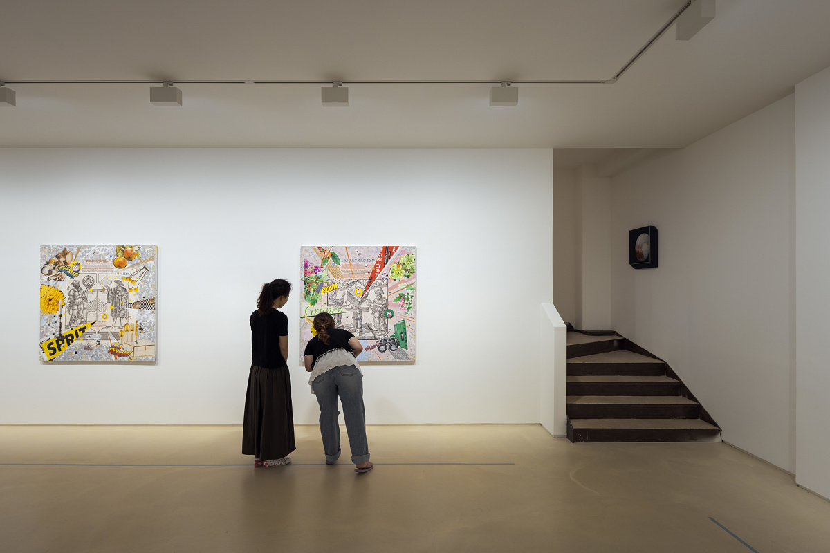 Visitors view art illuminated by ERCO LED lighting in Daisy Gallery, Jeju, South Korea.