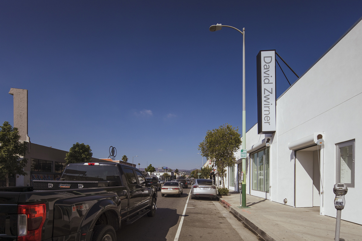 David Zwirner Gallery in Los Angeles, featuring ERCO lighting for art exhibitions.