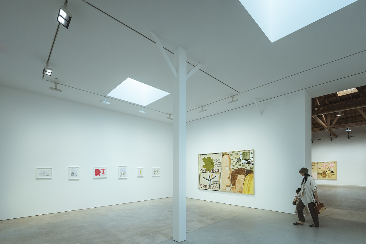 ERCO Light Board spotlights illuminate art at David Zwirner Gallery, Los Angeles.
