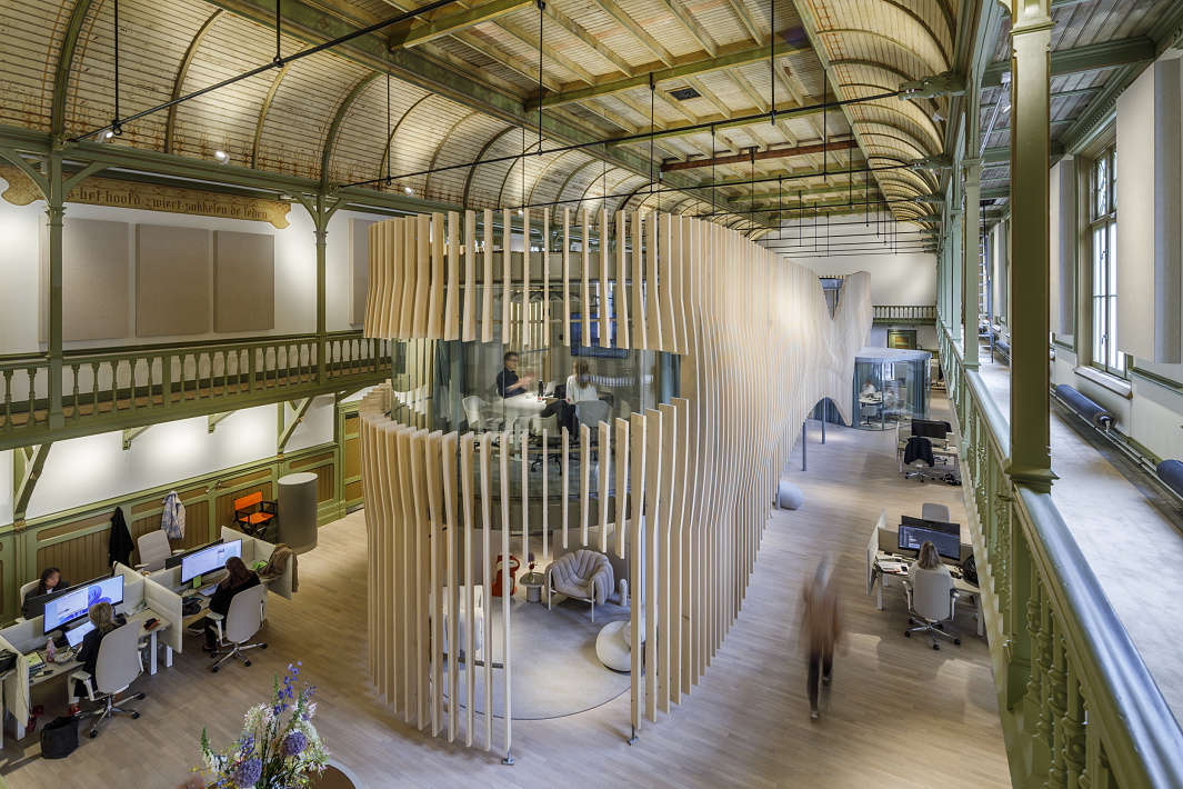 ERCO lighting at De Krakeling office, Amsterdam. Flexible office lighting in a heritage building with high visual comfort.