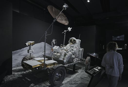 Moon rover exhibit at Deutsches Museum, illuminated by ERCO LED spotlights.
