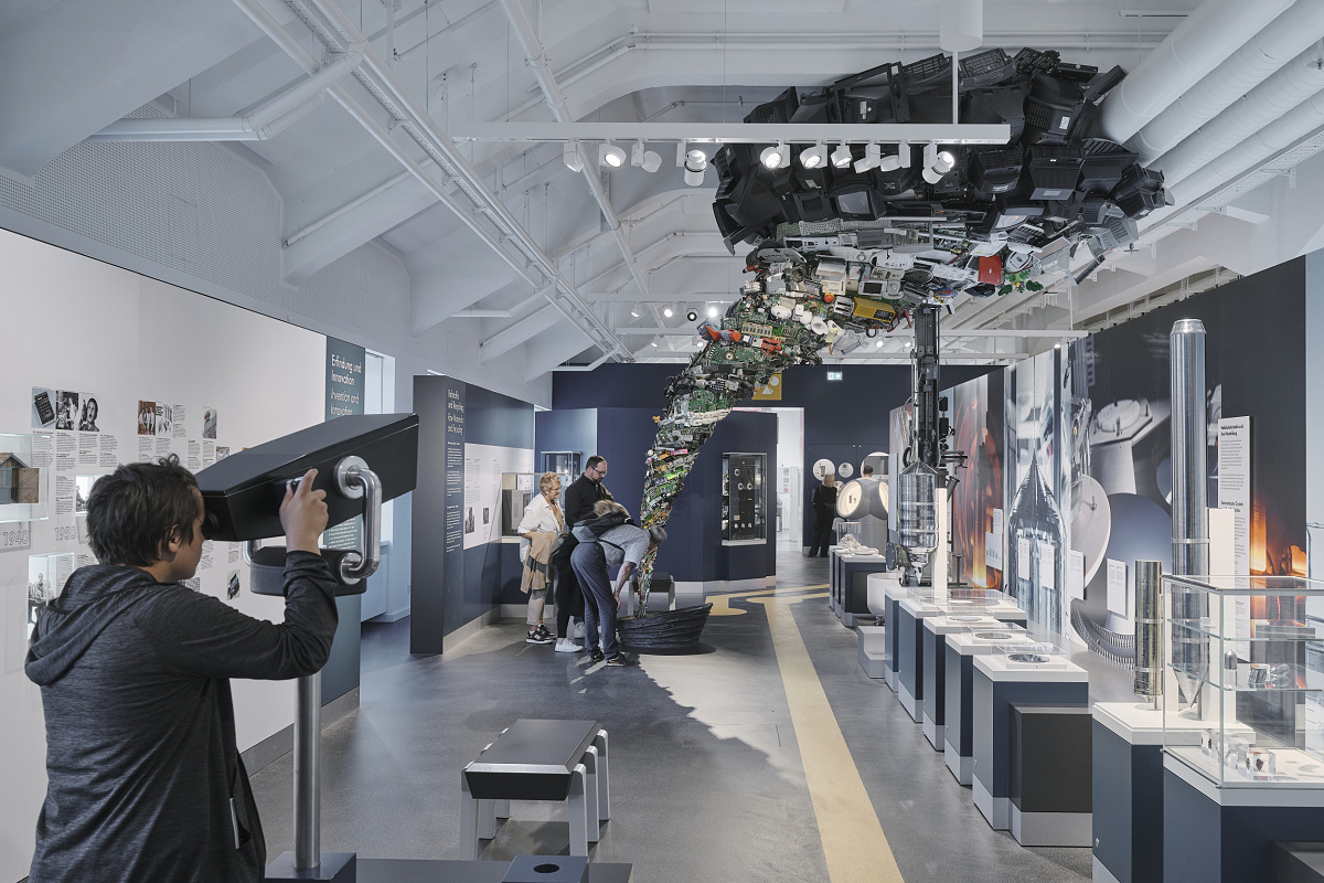 ERCO LED lighting at Deutsches Museum, Munich, featuring Optec spotlights for versatile exhibits.
