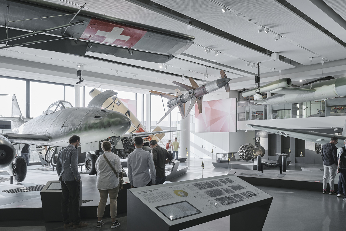 Deutsches Museum, Munich: ERCO LED spotlights illuminate aircraft and exhibits in the aviation exhibition.