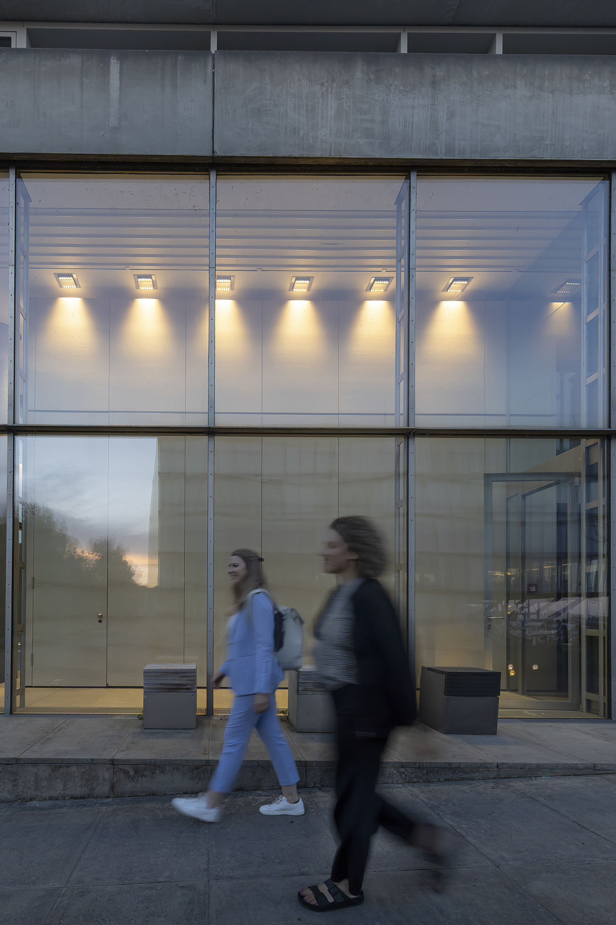 ERCO Quinta recessed spotlights at Edel Auditorium, Hamburg, providing energy-efficient lighting.