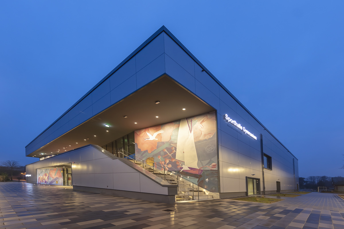 Neustadt Gymnasium illuminated with ERCO LED lighting and facade art.