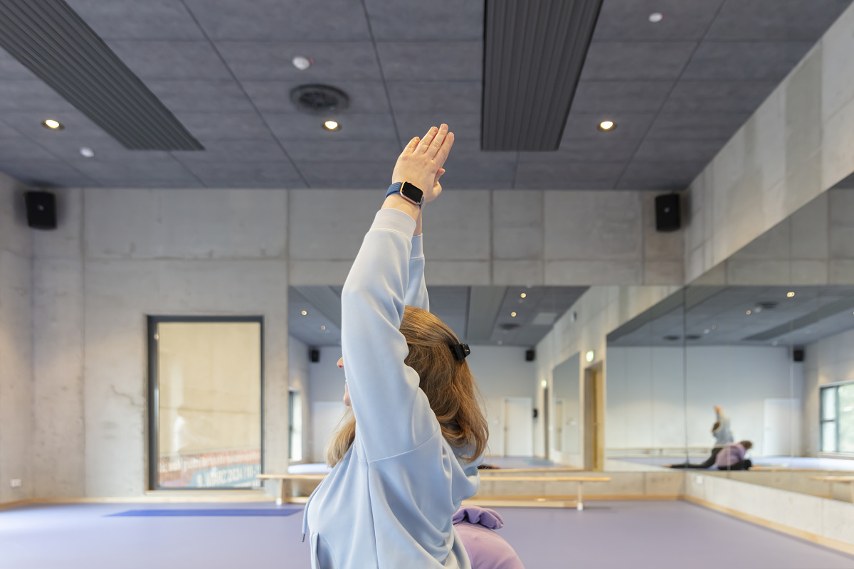 ERCO Skim downlights in Neustadt gymnasium provide uniform lighting for sports activities.