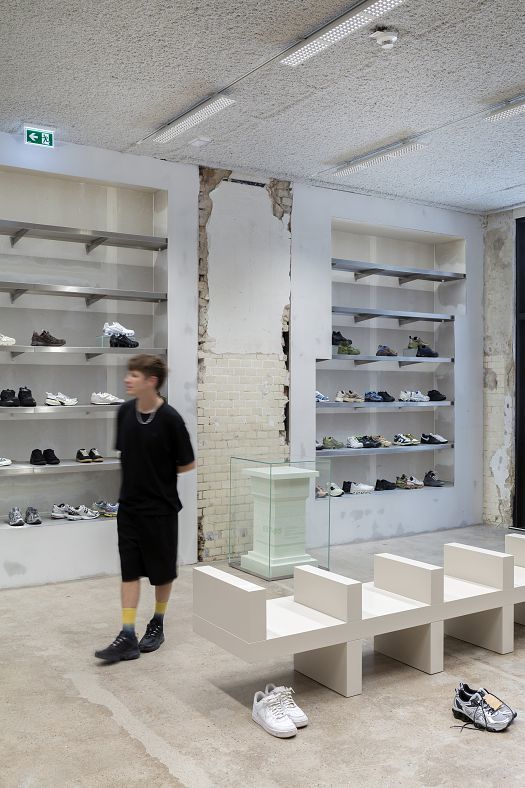 Highsnobiety Berlin store featuring Jilly LED downlights for flexible, high-quality shop lighting.