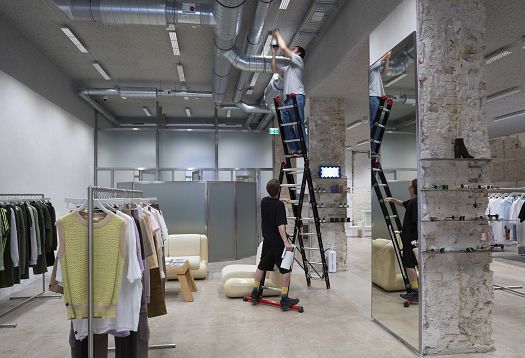 Installing Jilly LED downlights in Highsnobiety Berlin for flexible shop lighting.