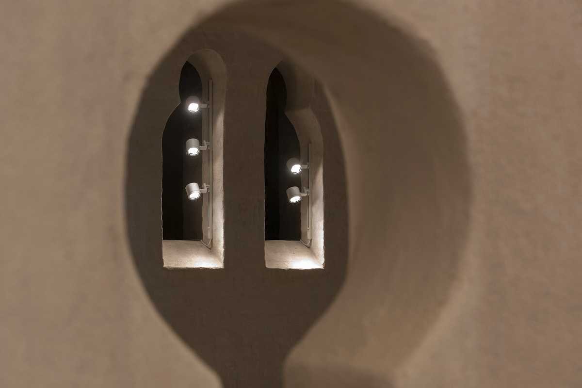 Parscan spotlights illuminate architectural details in Stockholms Högalid Church.