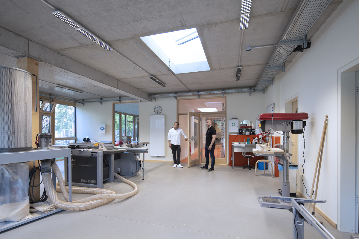 ERCO LED lighting in the Rappelkiste Day Care Centre workshop, Berlin. Bright, comfortable light for children.
