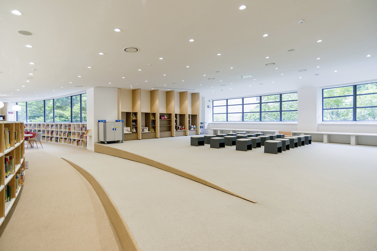 ISF Academy library, Hong Kong, featuring ERCO Skim downlights for visual comfort and energy efficiency.