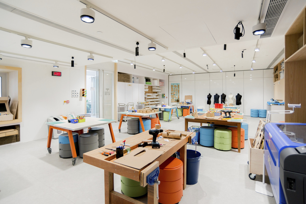 ISF Academy Maker Space featuring ERCO Parscan spotlights for flexible, precise lighting.