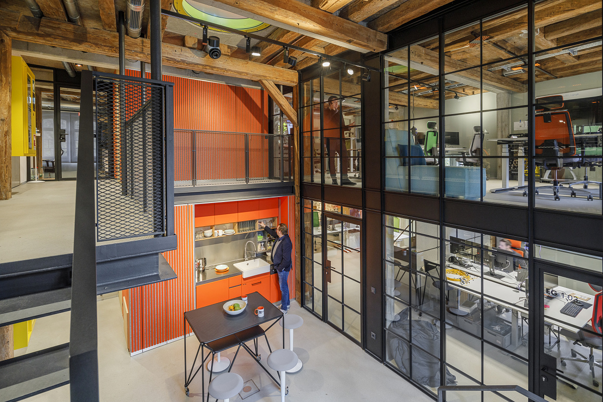 Koppenmühle Darmstadt: Office with ERCO lighting in listed architecture.