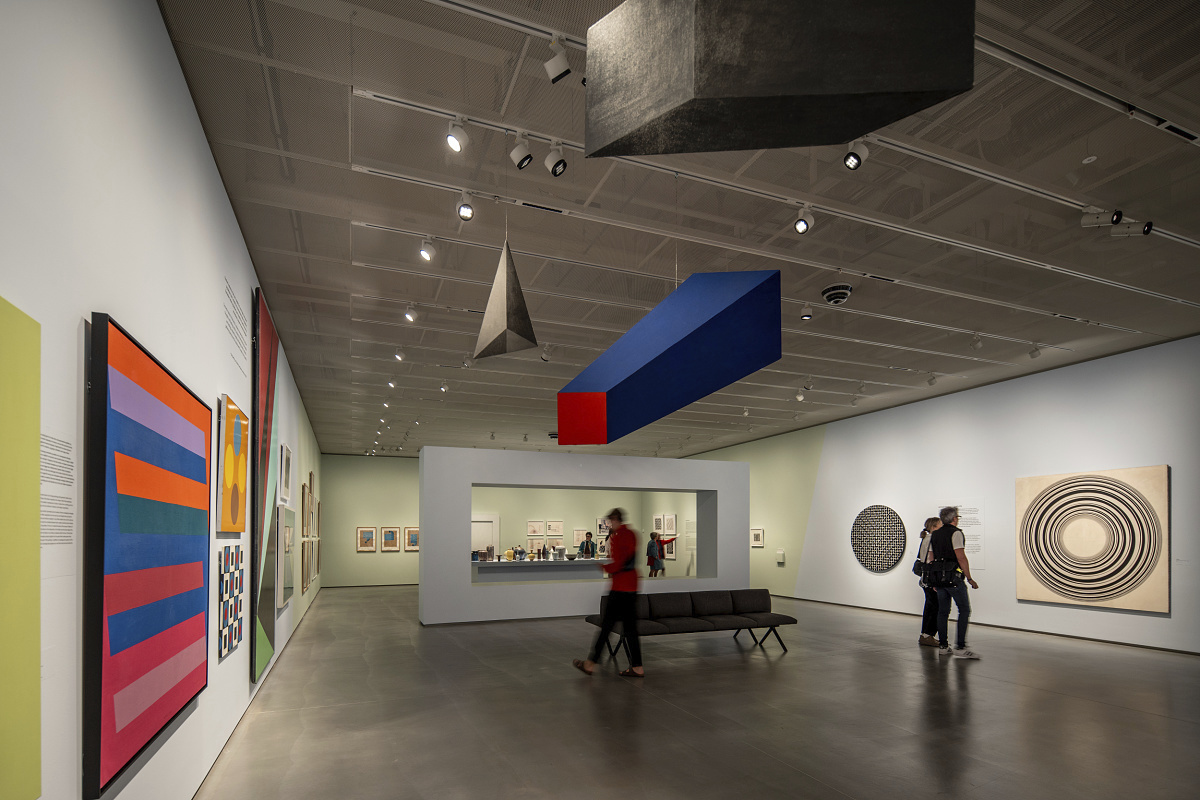Kunstsilo Kristiansand art museum: ERCO spotlights illuminate art in the exhibition hall.