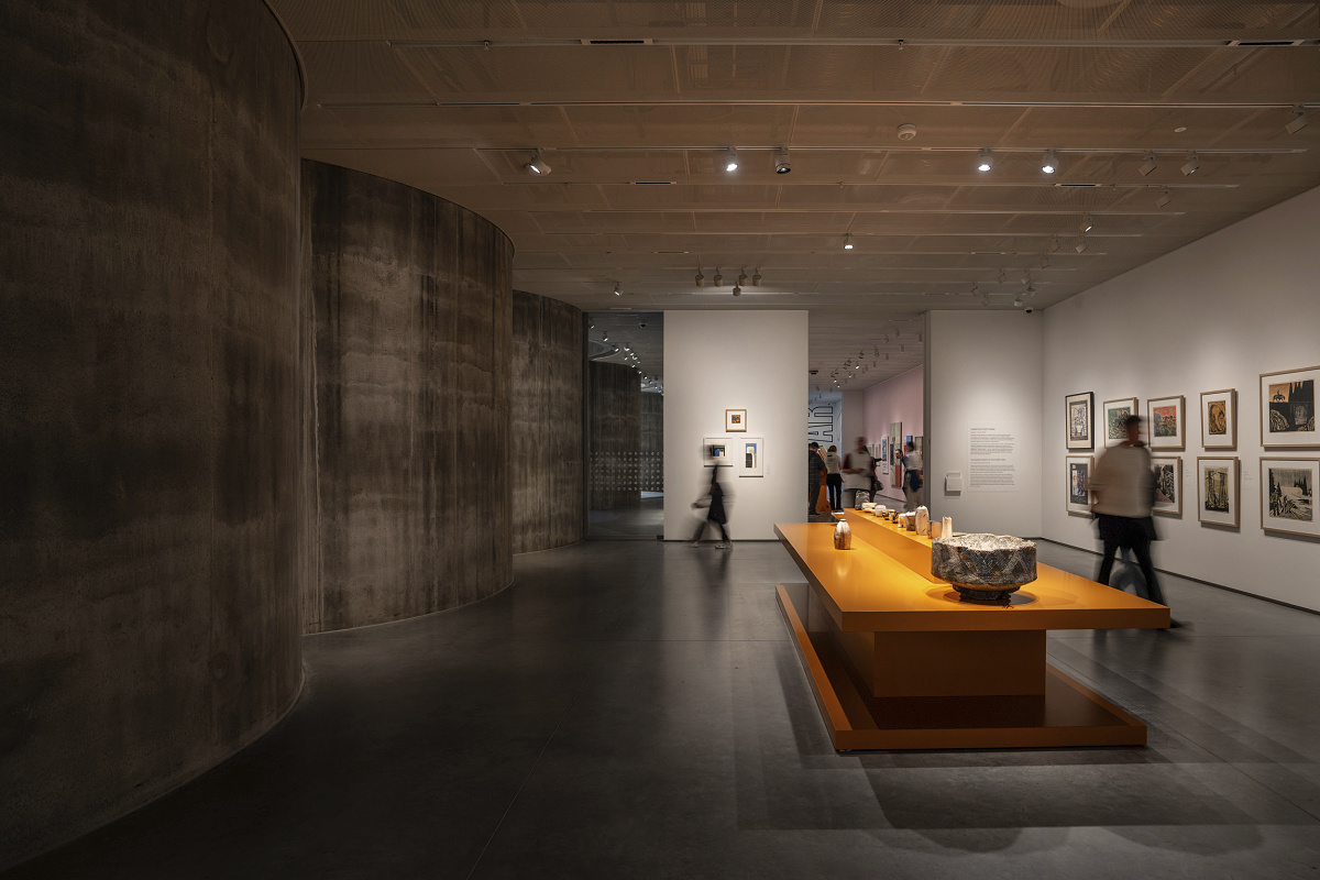 Interior of Kunstsilo Kristiansand featuring ERCO spotlights accentuating the artwork.