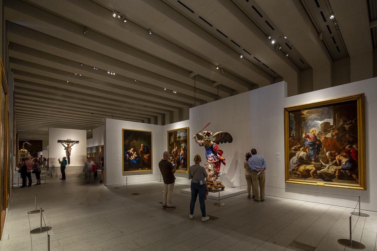 Galería de las Colecciones Reales, Madrid, featuring ERCO LED lighting for art exhibitions.