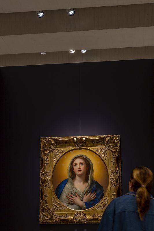 Painting of Virgin Mary illuminated by ERCO LED spotlights at Galería de las Colecciones Reales.
