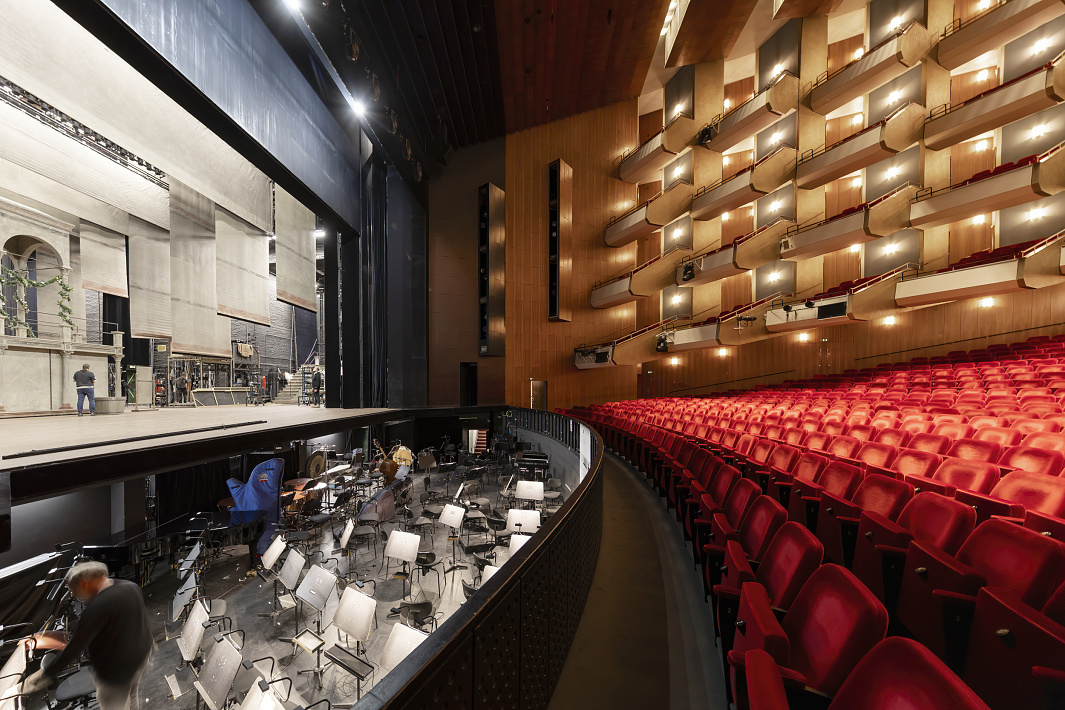 Hamburg State Operas auditorium featuring efficient ERCO LED lighting.