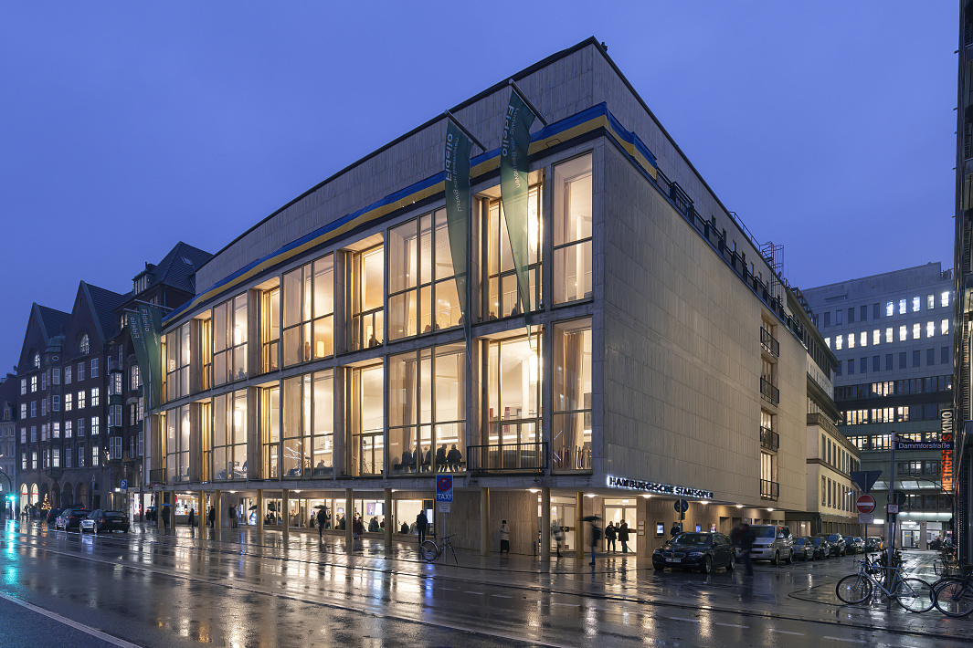 Hamburg State Opera featuring efficient ERCO LED lighting, saving 80% energy.
