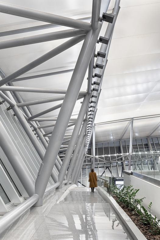Carrasco Airport interior featuring LED lighting and steel structure.